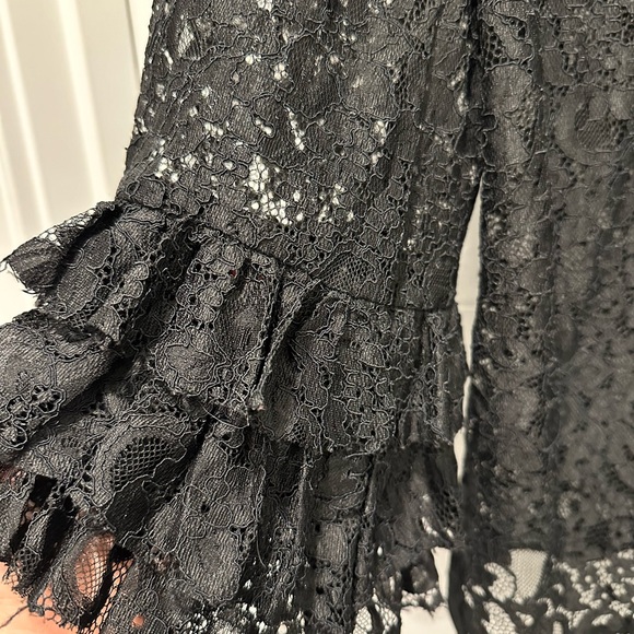 Lace blouse. - Picture 3 of 4